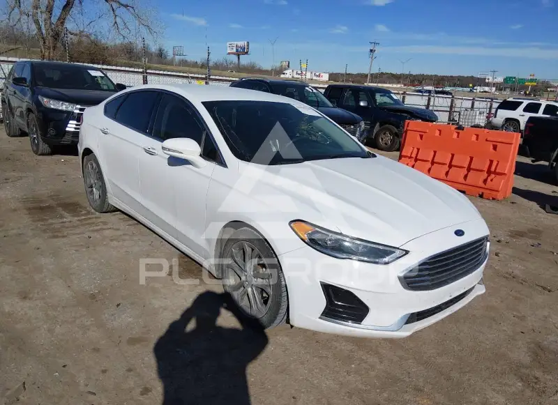 2019 Ford FUSION photo
