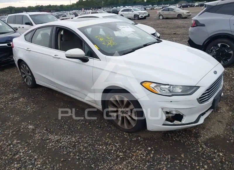 2019 Ford FUSION photo