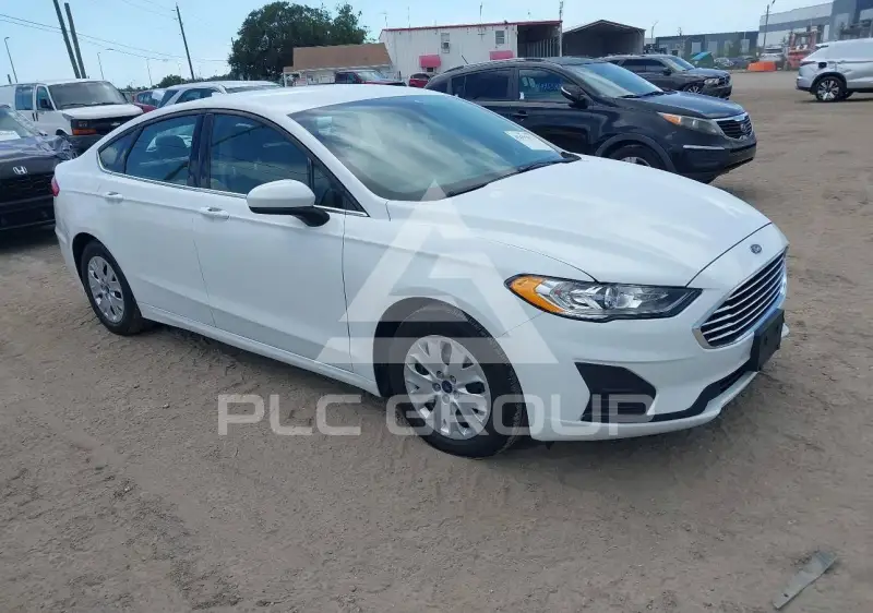 2019 Ford FUSION photo
