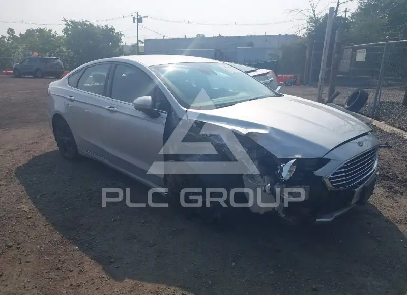2019 Ford FUSION photo
