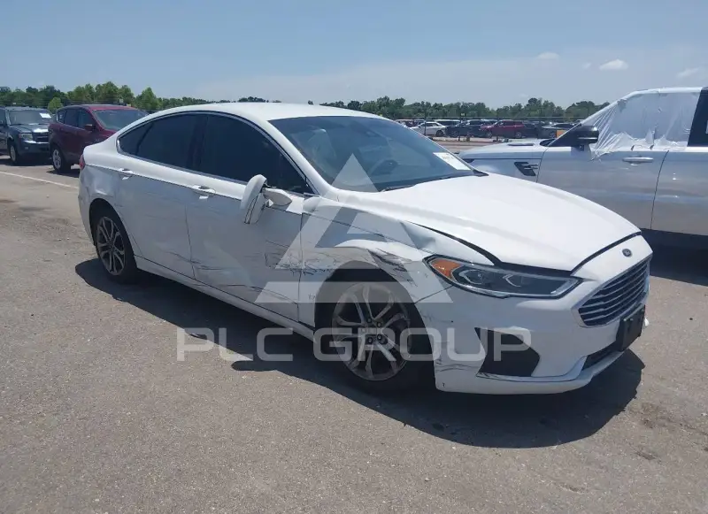 2019 Ford FUSION photo
