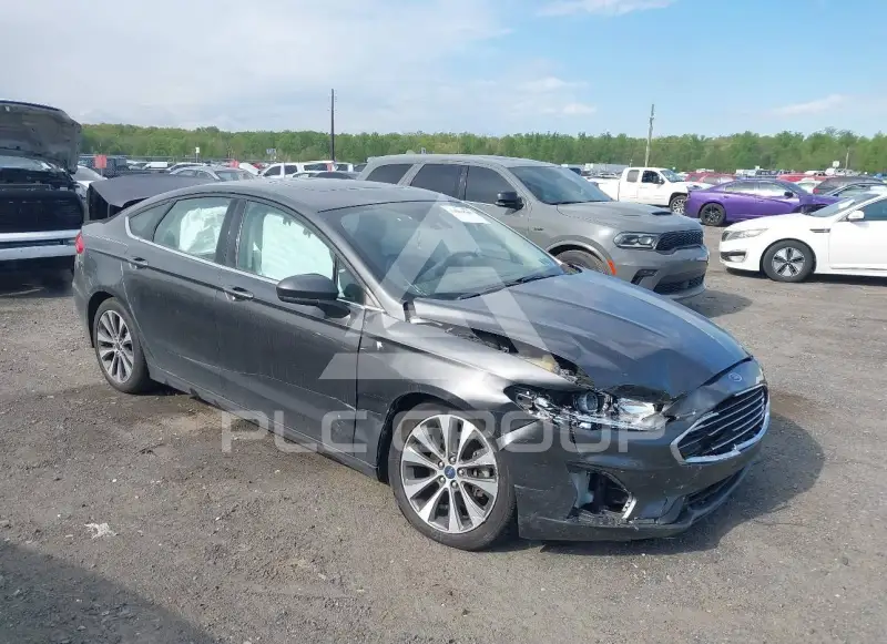 2019 Ford FUSION photo