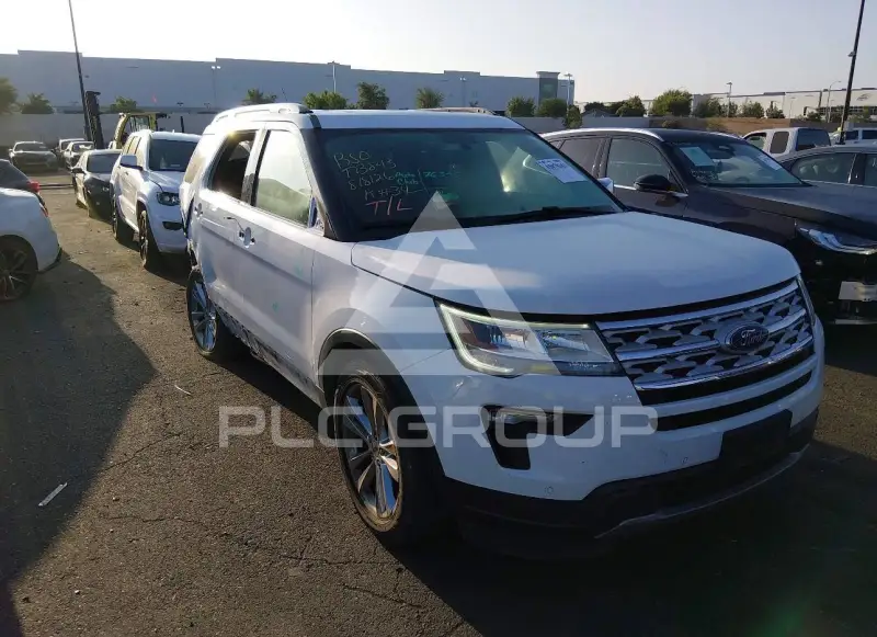 2019 Ford EXPLORER photo