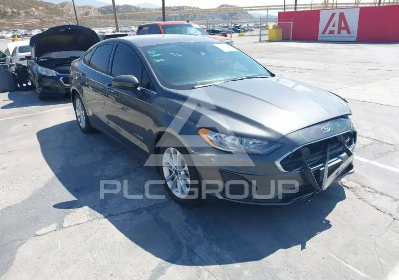 2019 Ford FUSION photo