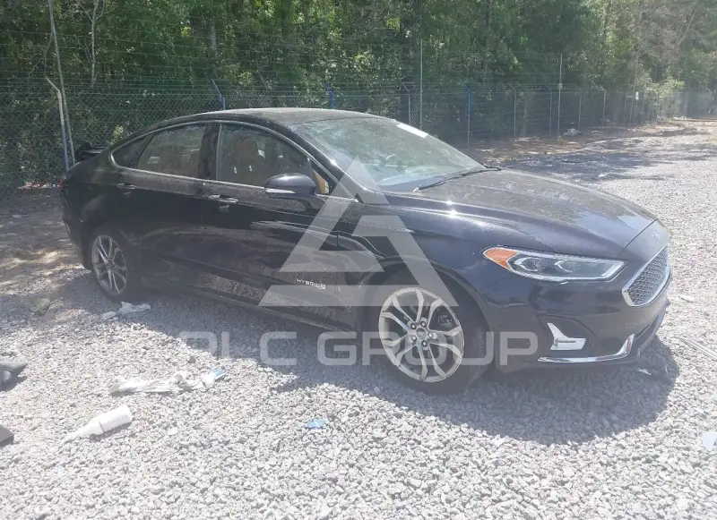 2019 Ford FUSION photo