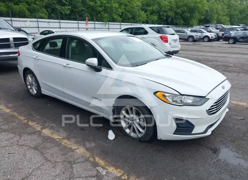 2019 Ford FUSION photo
