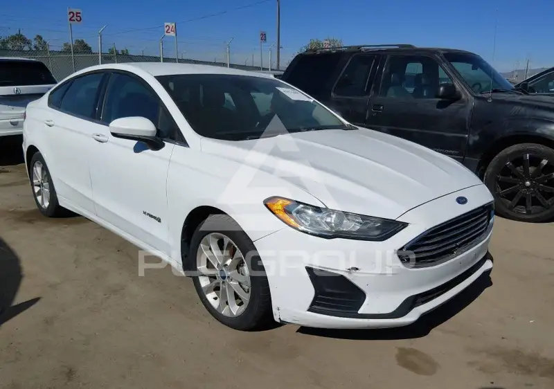 2019 Ford FUSION фото