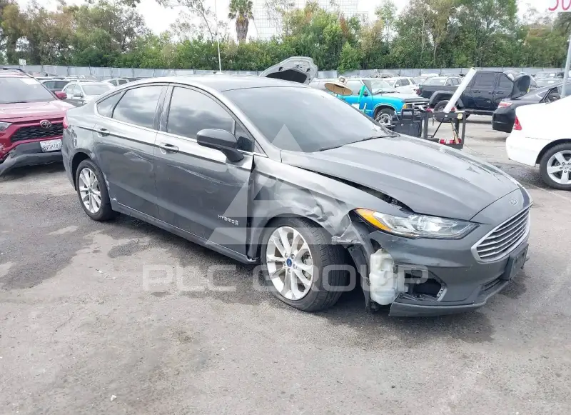 2019 Ford FUSION photo