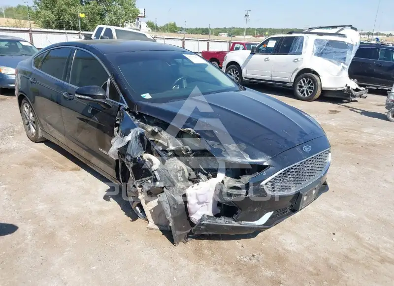 2019 Ford FUSION photo