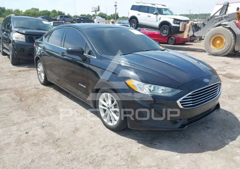 2019 Ford FUSION photo