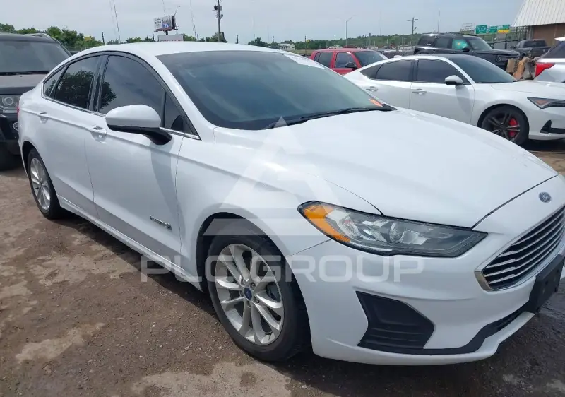 2019 Ford FUSION photo