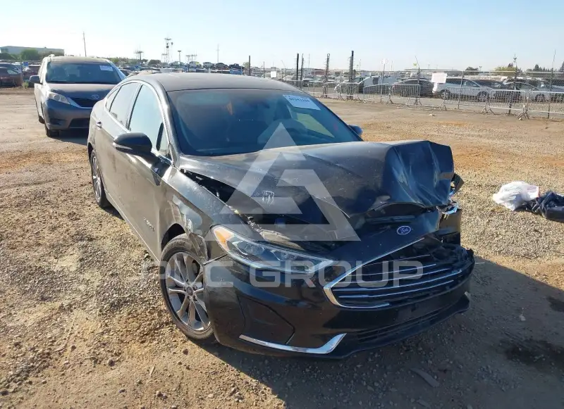 2019 Ford FUSION photo