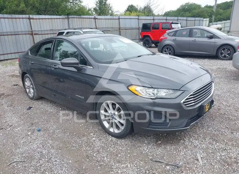 2019 Ford FUSION photo