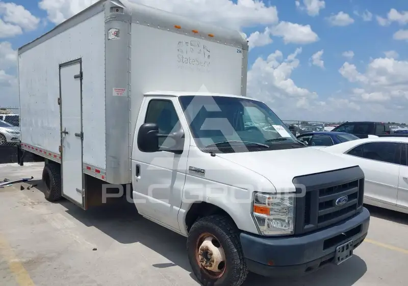 2019 Ford E-350 photo