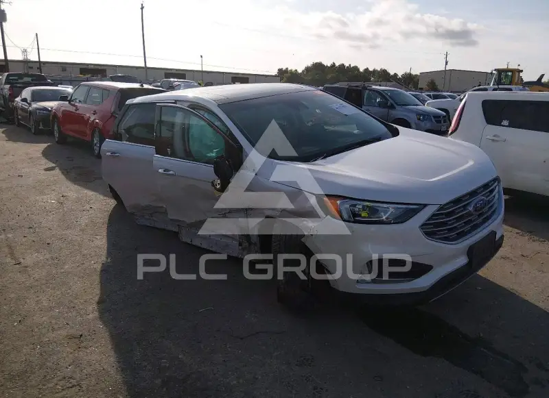 2019 Ford EDGE photo