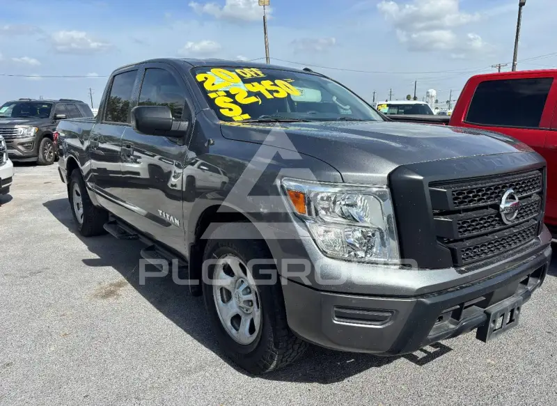 2020 Nissan TITAN photo