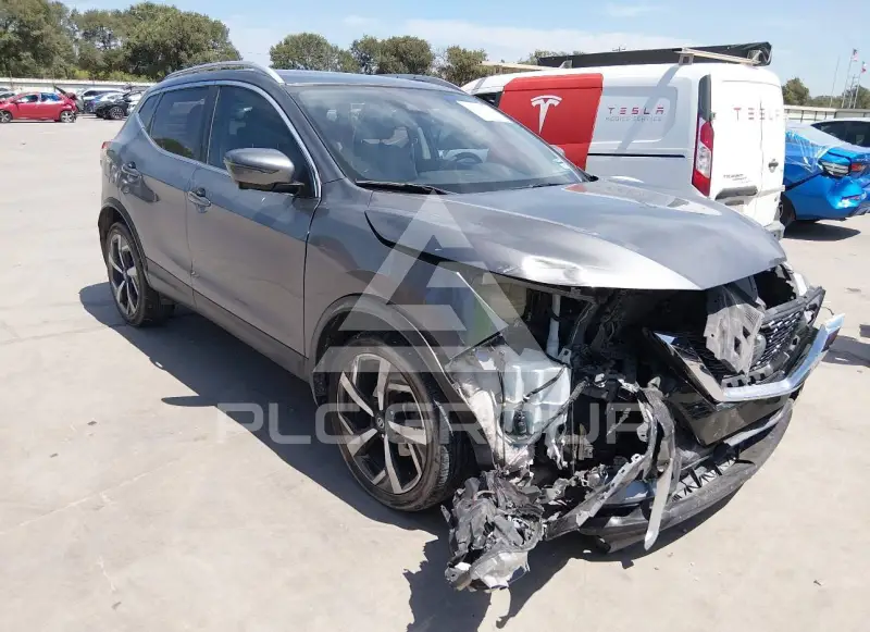 2020 Nissan ROGUE photo