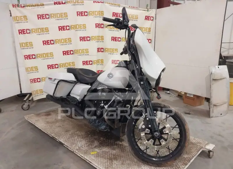 2020 Harley-Davidson FLHX photo
