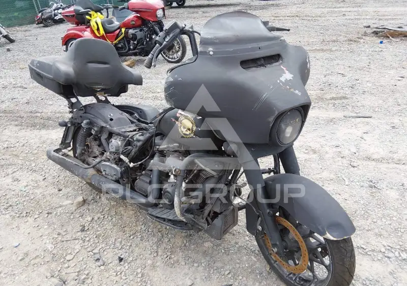 2020 Harley-Davidson FLHX photo