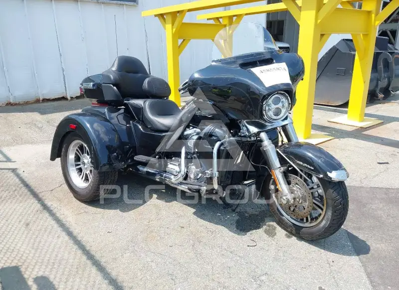 2020 Harley-Davidson FLHTCU photo