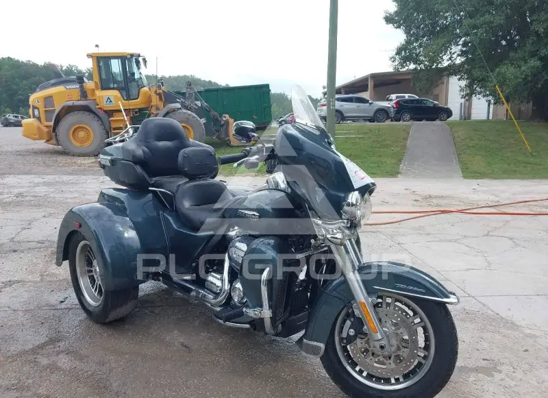 2020 Harley-Davidson FLHTCU photo