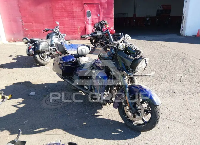 2020 Harley-Davidson FLTRK photo