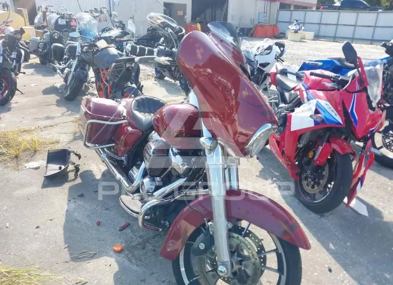 2020 Harley-Davidson FLHX photo