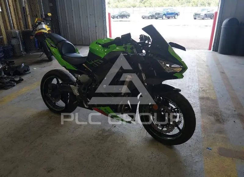 2020 Kawasaki EX650 фото