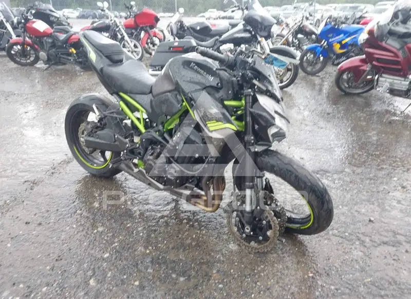 2020 Kawasaki ZR900 фото