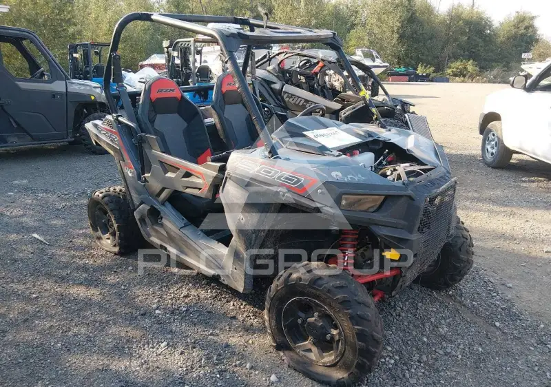 2020 Polaris Rzr photo