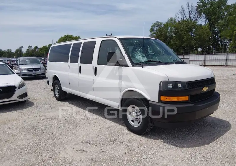 2020 Chevrolet Express фото