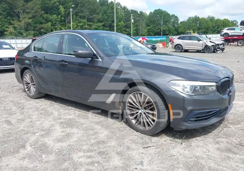 2020 BMW 530 фото