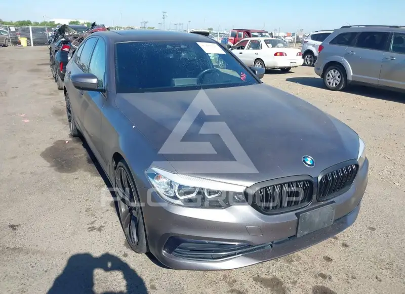 2020 BMW 530 фото