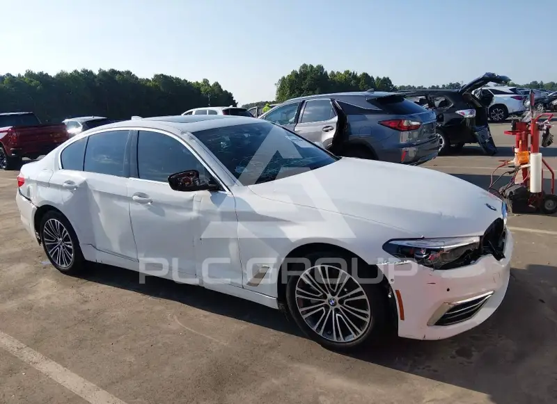 2020 BMW 530 фото