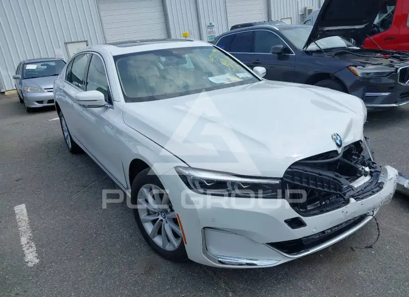 2020 BMW 740 photo