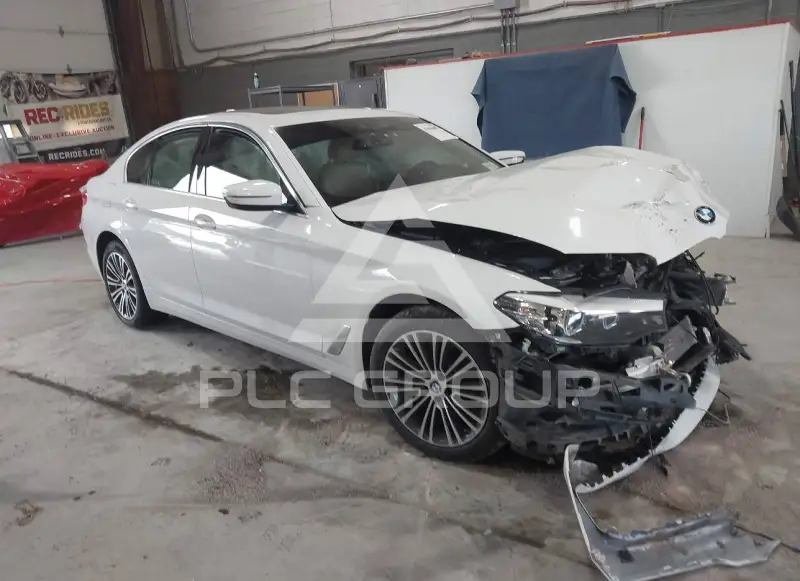 2020 BMW 540 фото