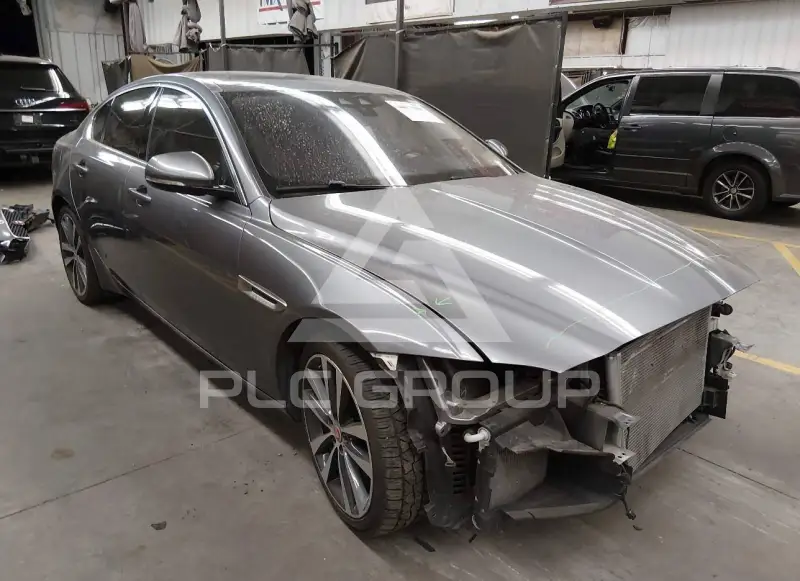 2020 Jaguar XE фото