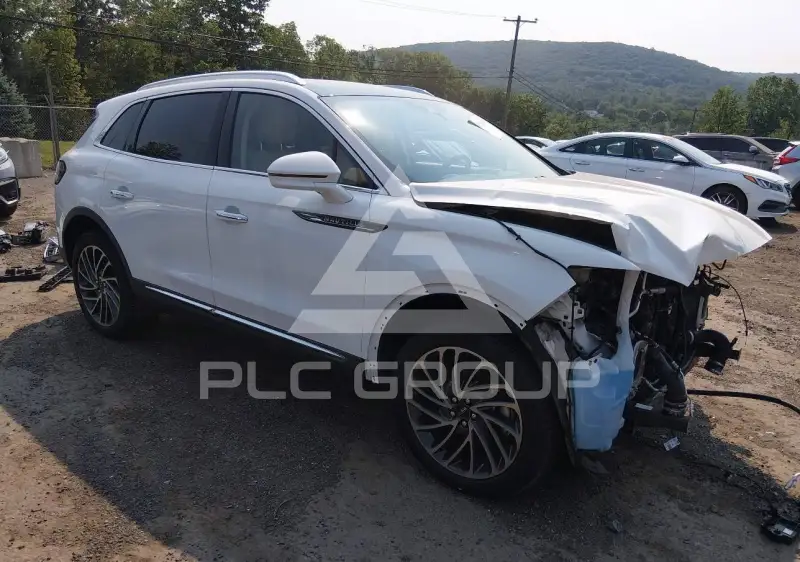2020 Lincoln NAUTILUS photo