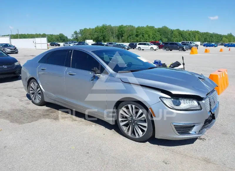 2020 Lincoln MKZ photo