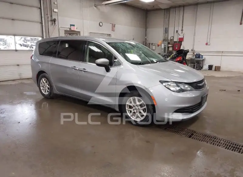 2020 Chrysler VOYAGER photo