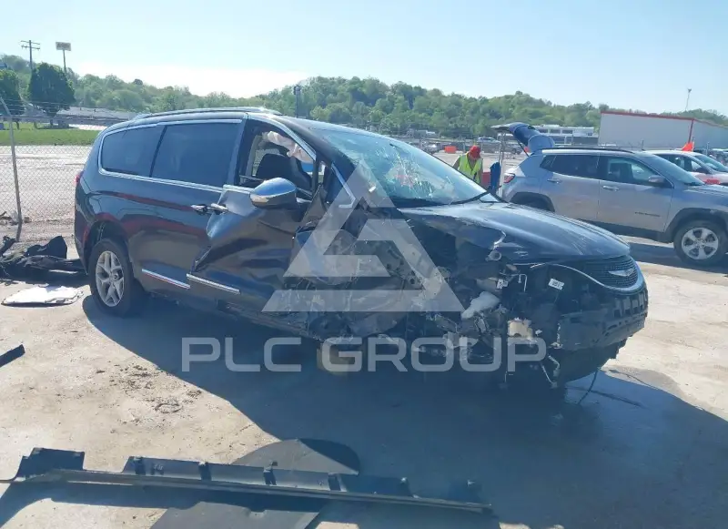 2020 Chrysler PACIFICA photo