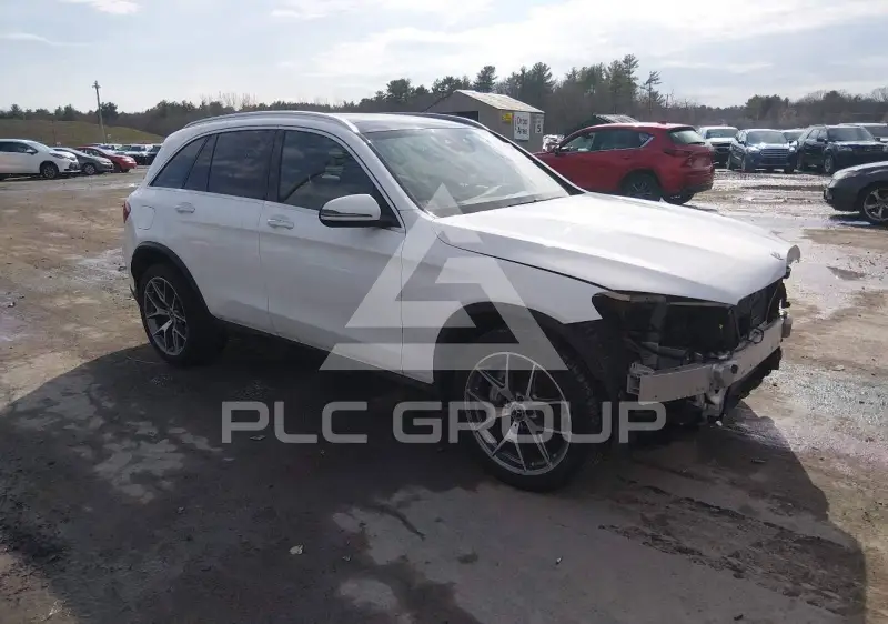 2020 Mercedes Benz GLC 300 фото