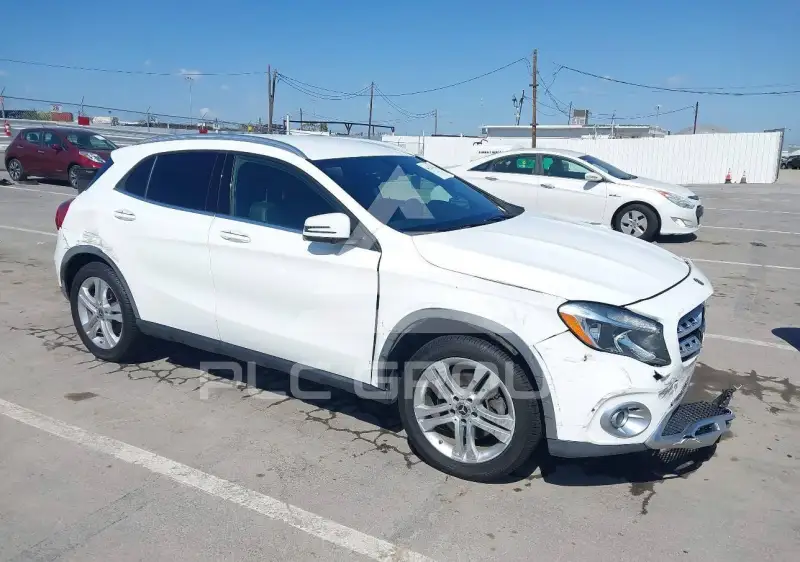 2020 Mercedes Benz GLA 250 фото