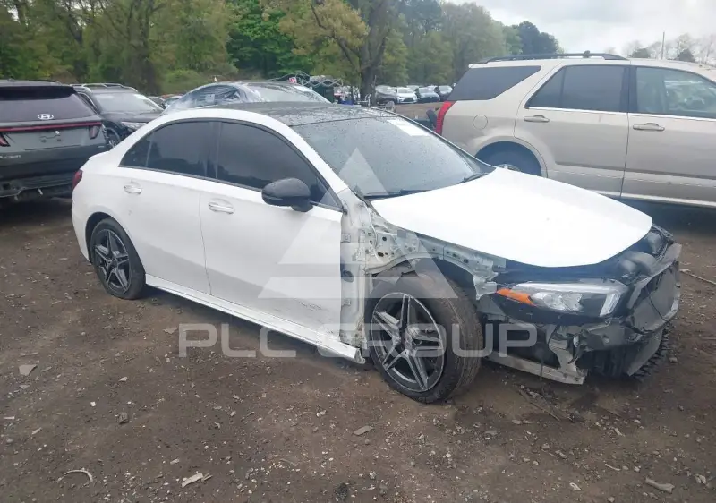 2020 Mercedes Benz A 220 фото