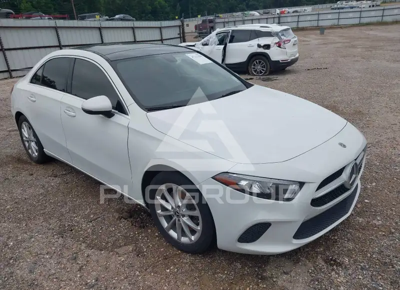 2020 Mercedes Benz A 220 photo