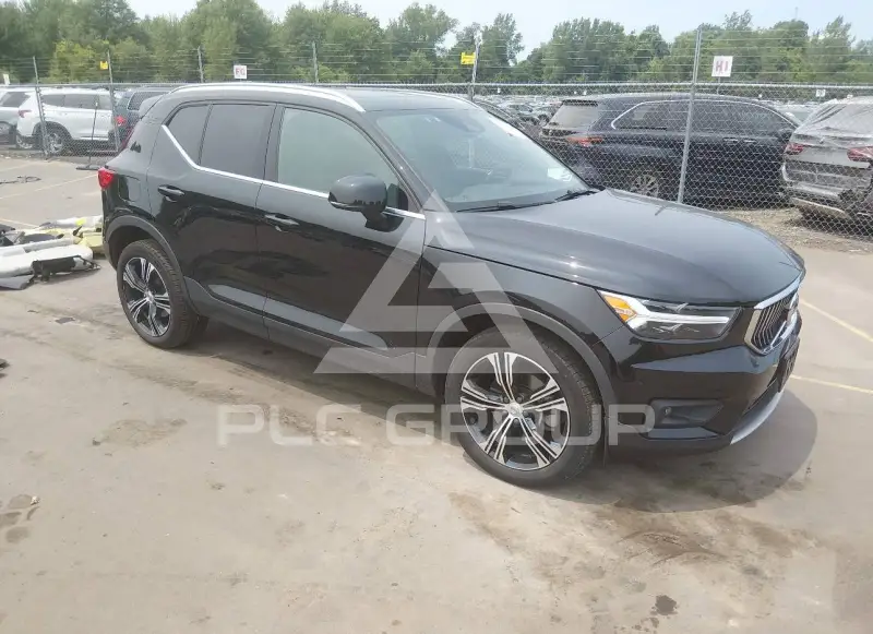 2020 Volvo XC40 фото