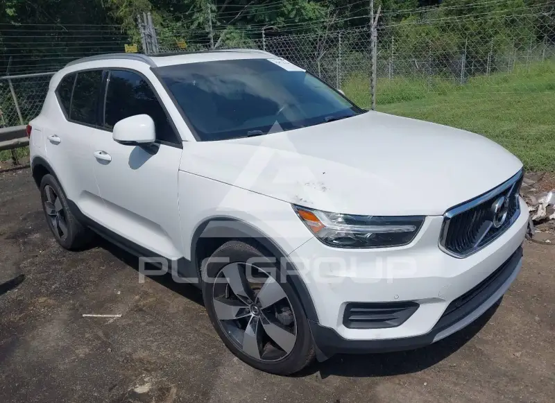 2020 Volvo XC40 фото
