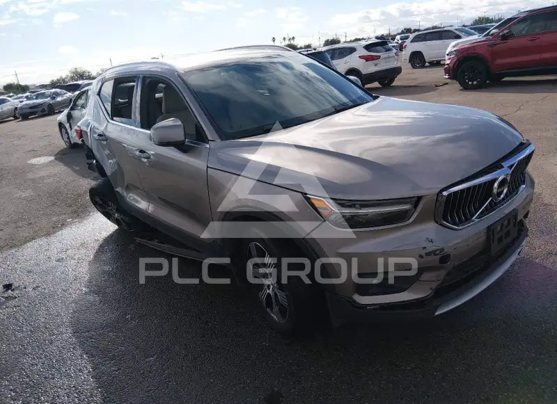 2020 Volvo XC40 фото