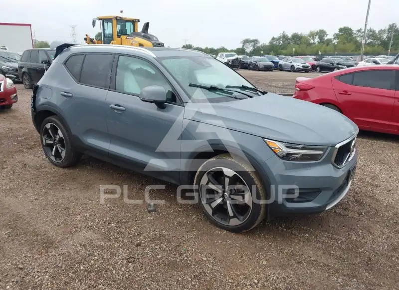 2020 Volvo XC40 photo