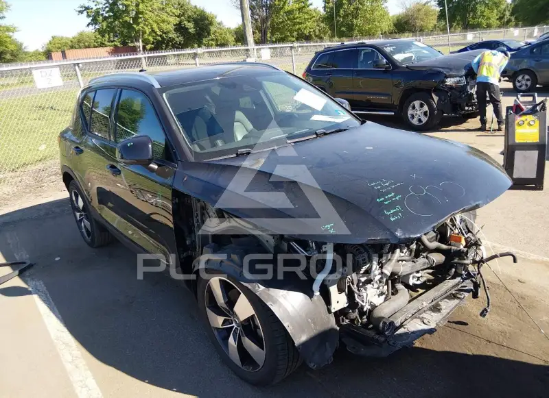 2020 Volvo XC40 фото